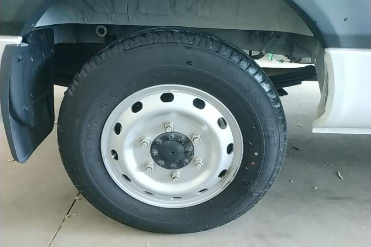 Used JAC Group Sunray 2023 2.0T 5-Series Express Version 6/7 Seats HFC4DB3-2E4 Right Rear Wheel Hub