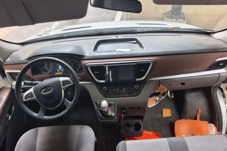 Used JAC Group Sunray 2024 2.5T 5-Series Express Version with Dual Tires Available in 5/6/7-Seater Configurations Center Console