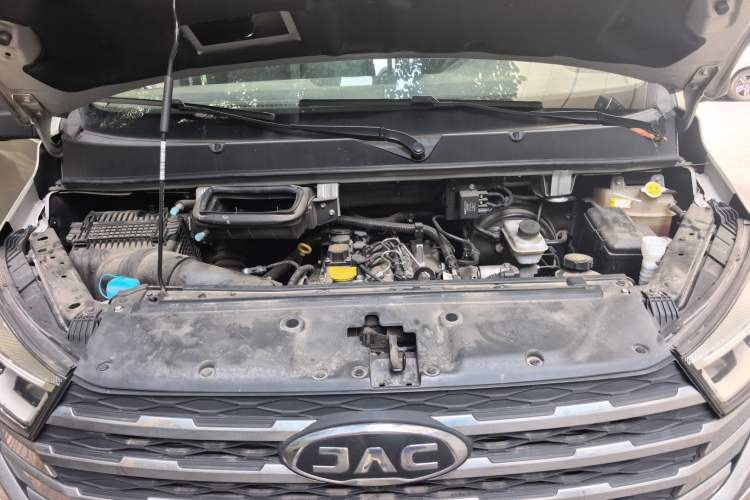 Used JAC Group Sunray 2024 2.5T 5-Series Express Version with Dual Tires Available in 5/6/7-Seater Configurations Engine Bay