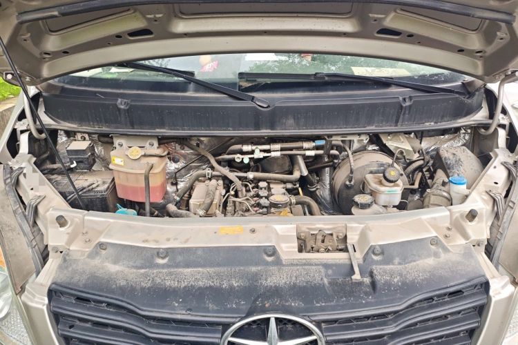 Used JAC Group Sunray 2024 2.0T Long-Wheelbase Express with Dual Tires High Roof—5/6/7-Seater Engine Bay