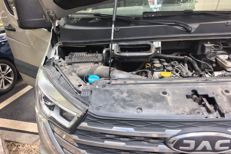 Used JAC Group Sunray 2024 2.5T 5-Series Express Version with Dual Tires Available in 5/6/7-Seater Configurations Engine Bay Right