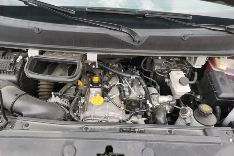 Used JAC Group Sunray 2024 2.5T 5-Series Express Version Single Tire 5/6/7 Seater Engine Bay