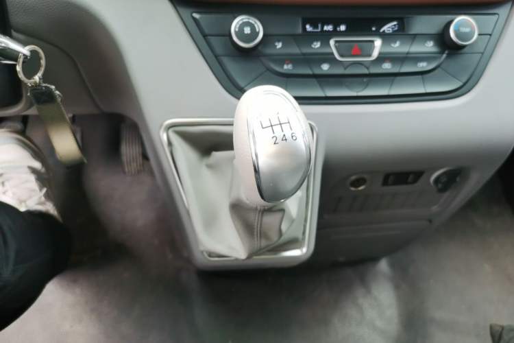 Used JAC Group Sunray 2024 2.5T 5-Series Express Version Single Tire 5/6/7 Seater Gear Lever