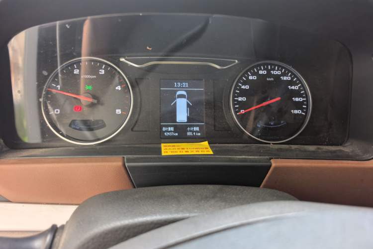 Used JAC Group Sunray 2024 2.5T 5-Series Express Version with Dual Tires Available in 5/6/7-Seater Configurations Instrument Cluster
