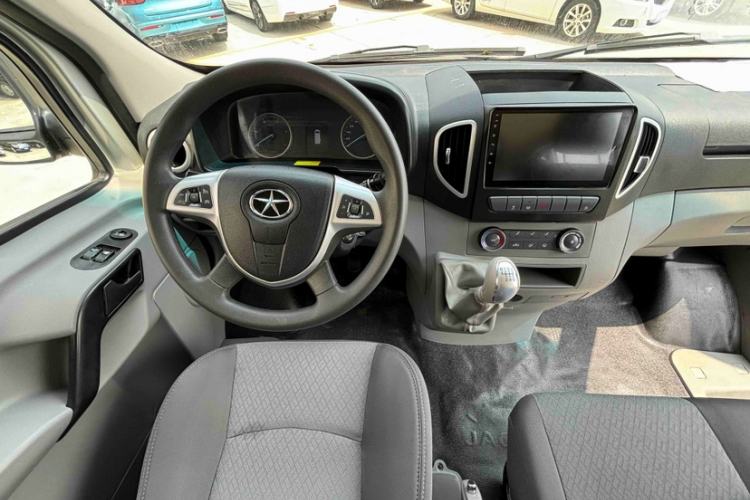 Used JAC Group Sunray 2024 2.0T Comfort Edition Single-Tyre Low-Roof Van with 5/6/7 Seating Configurations Interior 2