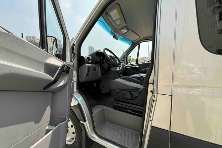 Used JAC Group Sunray 2024 2.0T Comfort Edition Single-Tyre Low-Roof Van with 5/6/7 Seating Configurations Interior 4