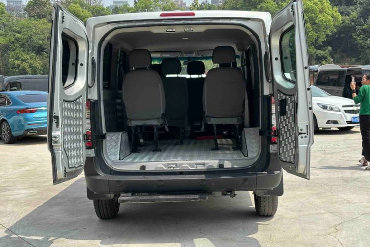 Used JAC Group Sunray 2024 2.0T Comfort Edition Single-Tyre Low-Roof Van with 5/6/7 Seating Configurations Interior 5