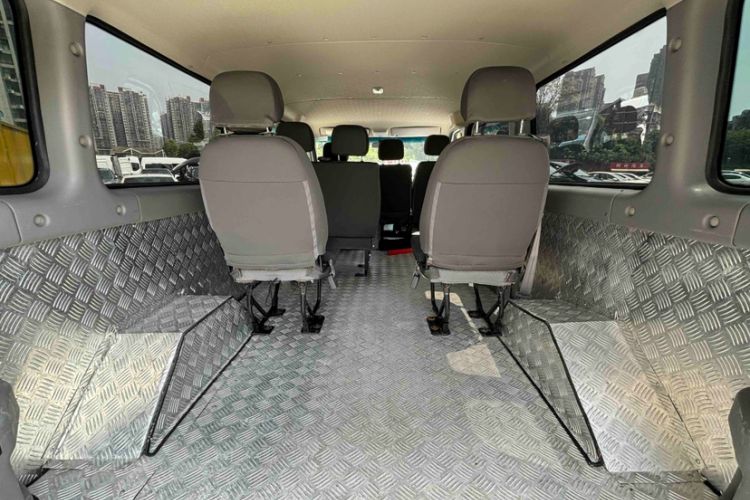 Used JAC Group Sunray 2024 2.0T Comfort Edition Single-Tyre Low-Roof Van with 5/6/7 Seating Configurations Interior 8