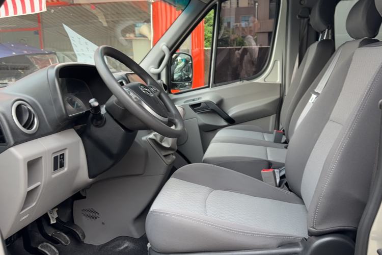 Used JAC Group Sunray 2024 2.0T Comfort Edition Single-Tyre Low-Roof Van with 5/6/7 Seating Configurations Left Front Seat