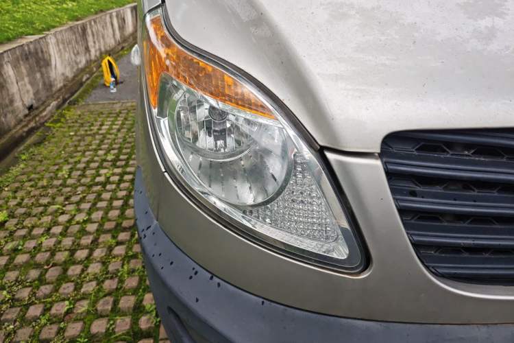 Used JAC Group Sunray 2024 2.0T Long-Wheelbase Express with Dual Tires High Roof—5/6/7-Seater Right Front Headlight