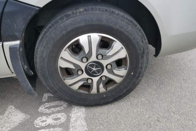 Used JAC Group Sunray 2024 2.5T 5-Series Express Version Single Tire 5/6/7 Seater Right Front Wheel Hub