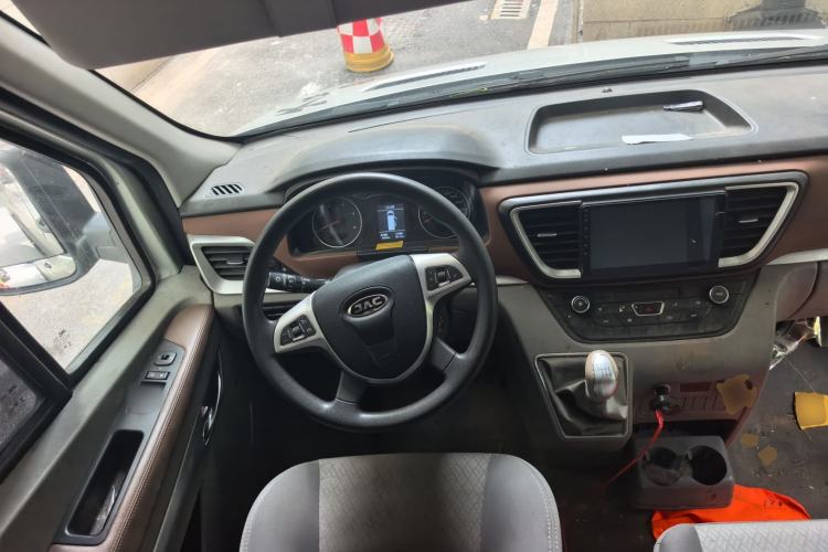 Used JAC Group Sunray 2024 2.5T 5-Series Express Version with Dual Tires Available in 5/6/7-Seater Configurations Steering Wheel
