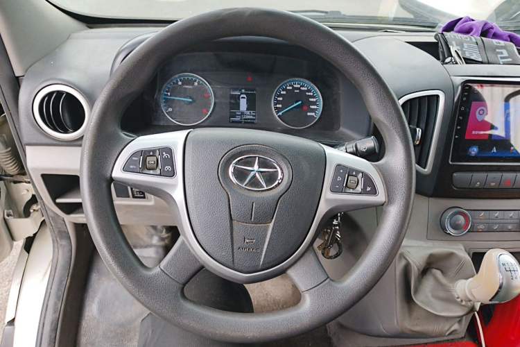 Used JAC Group Sunray 2024 2.0T Comfort Edition Single-Tyre Low-Roof Van with 5/6/7 Seating Configurations Steering Wheel
