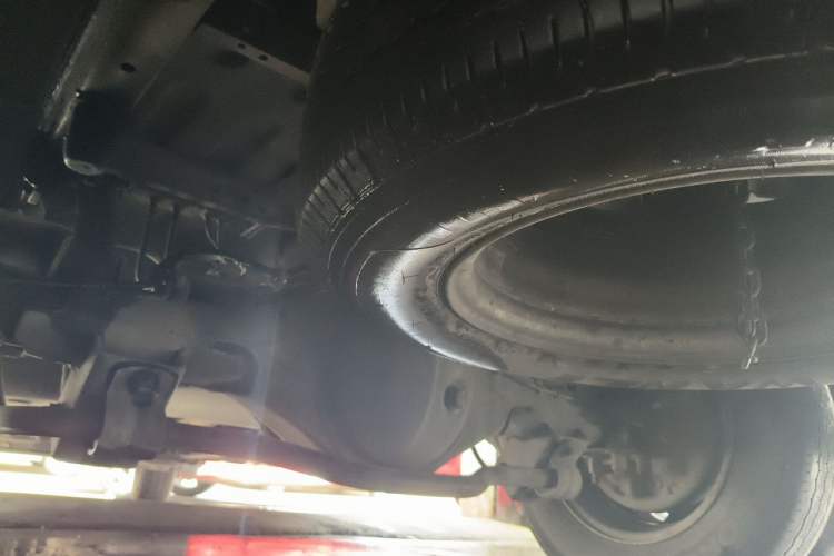 Used JAC Group Sunray 2024 2.5T 5-Series Express Version with Dual Tires Available in 5/6/7-Seater Configurations Chassis Rear