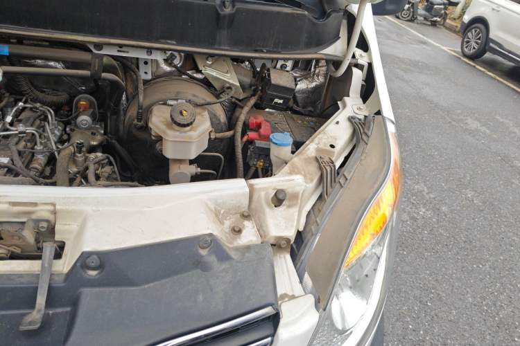 Used JAC Group Sunray 2024 2.0T Manual Mid-Roof Comfort Edition 5/6/7/9-Seater Engine Bay Left