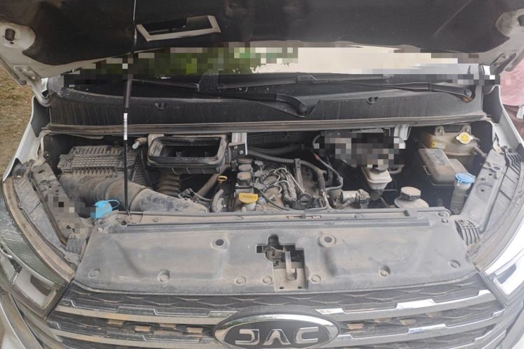 Used JAC Group Sunray 2024 2.5T 5-Series Express Version with Dual Tires Available in 5/6/7-Seater Configurations Engine Bay