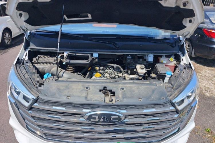 Used JAC Group Sunray 2024 2.5T Long-Wheelbase Express Dual-Tire High-Roof 5/6/7-Seater Engine Bay
