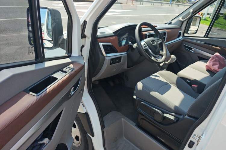 Used JAC Group Sunray 2024 2.5T Long-Wheelbase Express Dual-Tire High-Roof 5/6/7-Seater Interior 3