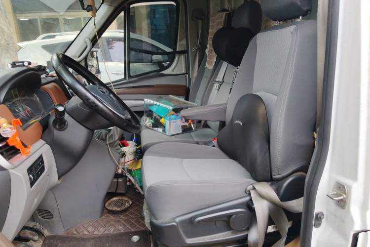 Used JAC Group Sunray 2024 2.5T Star Logistics Flagship Edition Dual-Tire High-Roof 2/3-Seater D25TCIF1 Left Front Seat