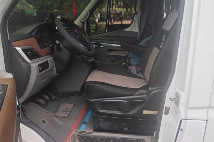 Used JAC Group Sunray 2024 2.5T 5-Series Express Version with Dual Tires Available in 5/6/7-Seater Configurations Left Front Seat