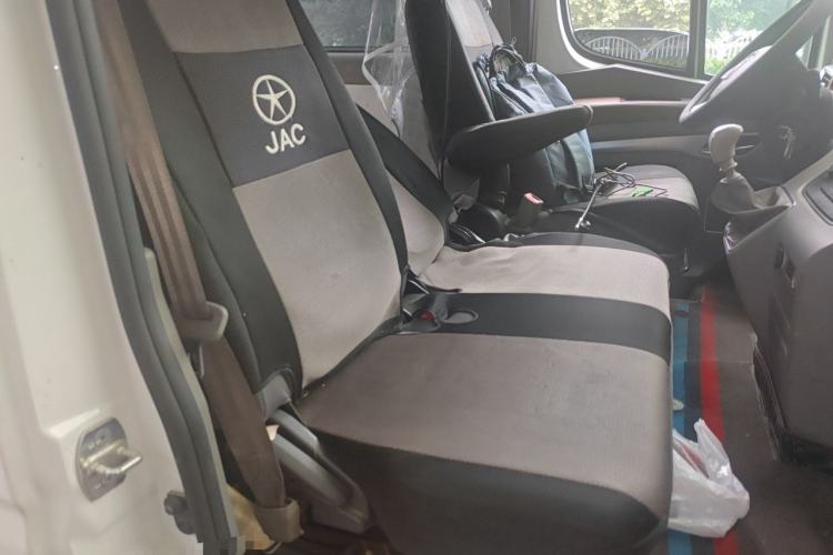 Used JAC Group Sunray 2024 2.5T 5-Series Express Version with Dual Tires Available in 5/6/7-Seater Configurations Left Rear Seat