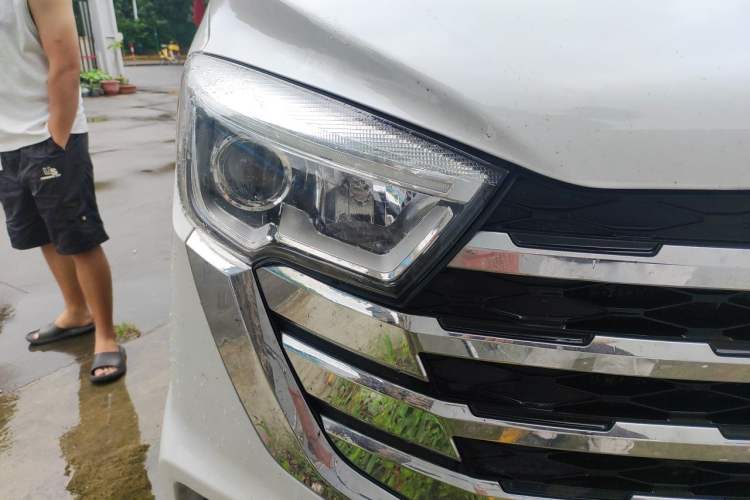 Used JAC Group Sunray 2024 2.5T Long-Wheelbase Express Dual-Tire High-Roof 5/6/7-Seater Right Front Headlight