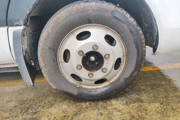 Used JAC Group Sunray 2024 2.5T Long-Wheelbase Express Dual-Tire High-Roof 5/6/7-Seater Right Front Wheel Hub