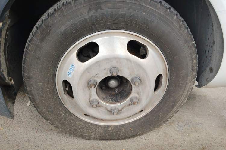 Used JAC Group Sunray 2024 2.5T Star Logistics Flagship Edition Dual-Tire High-Roof 2/3-Seater D25TCIF1 Right Front Wheel Hub