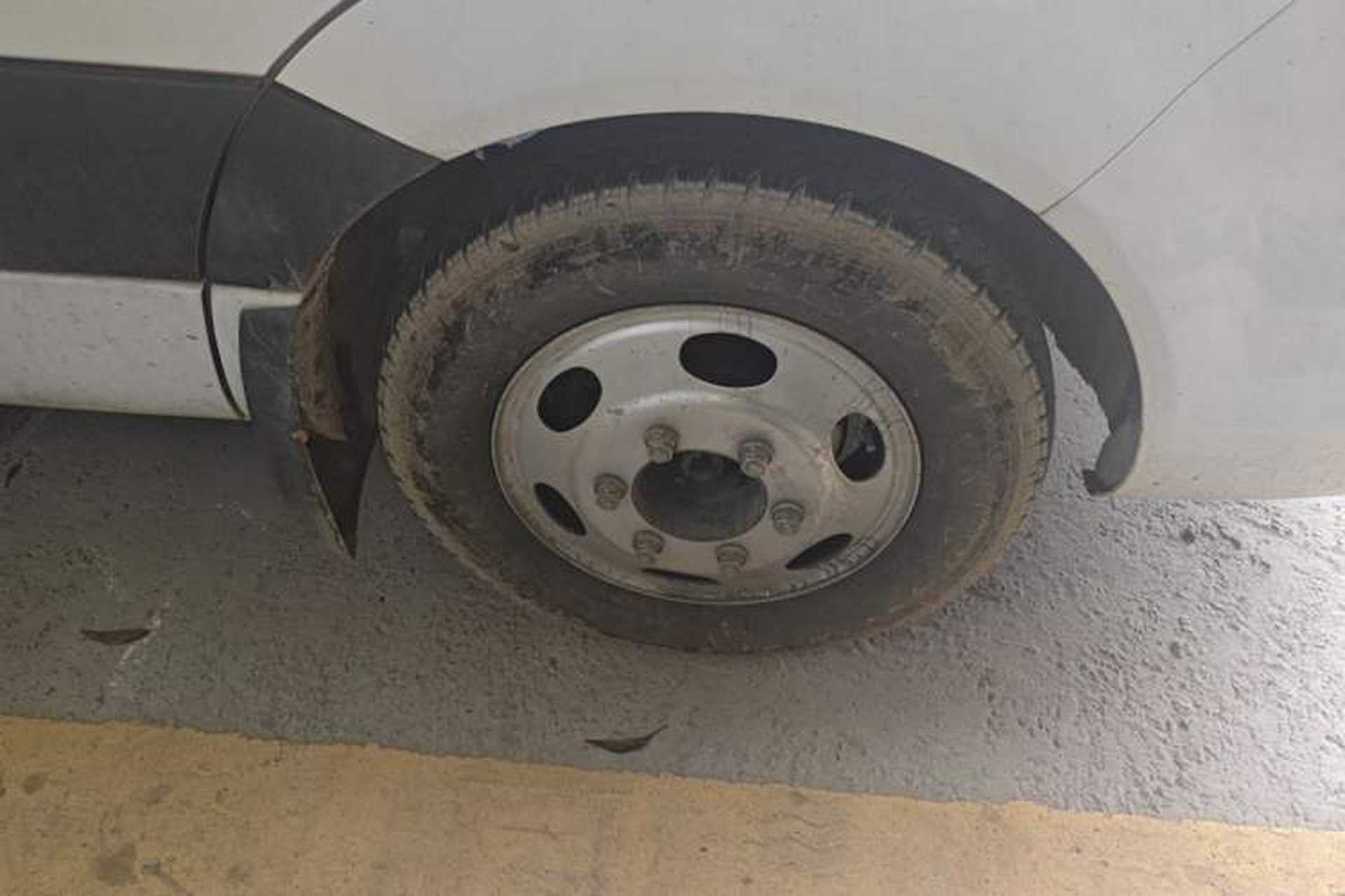 Used JAC Group Sunray 2024 2.5T 5-Series Express Version with Dual Tires Available in 5/6/7-Seater Configurations Right Front Wheel Hub