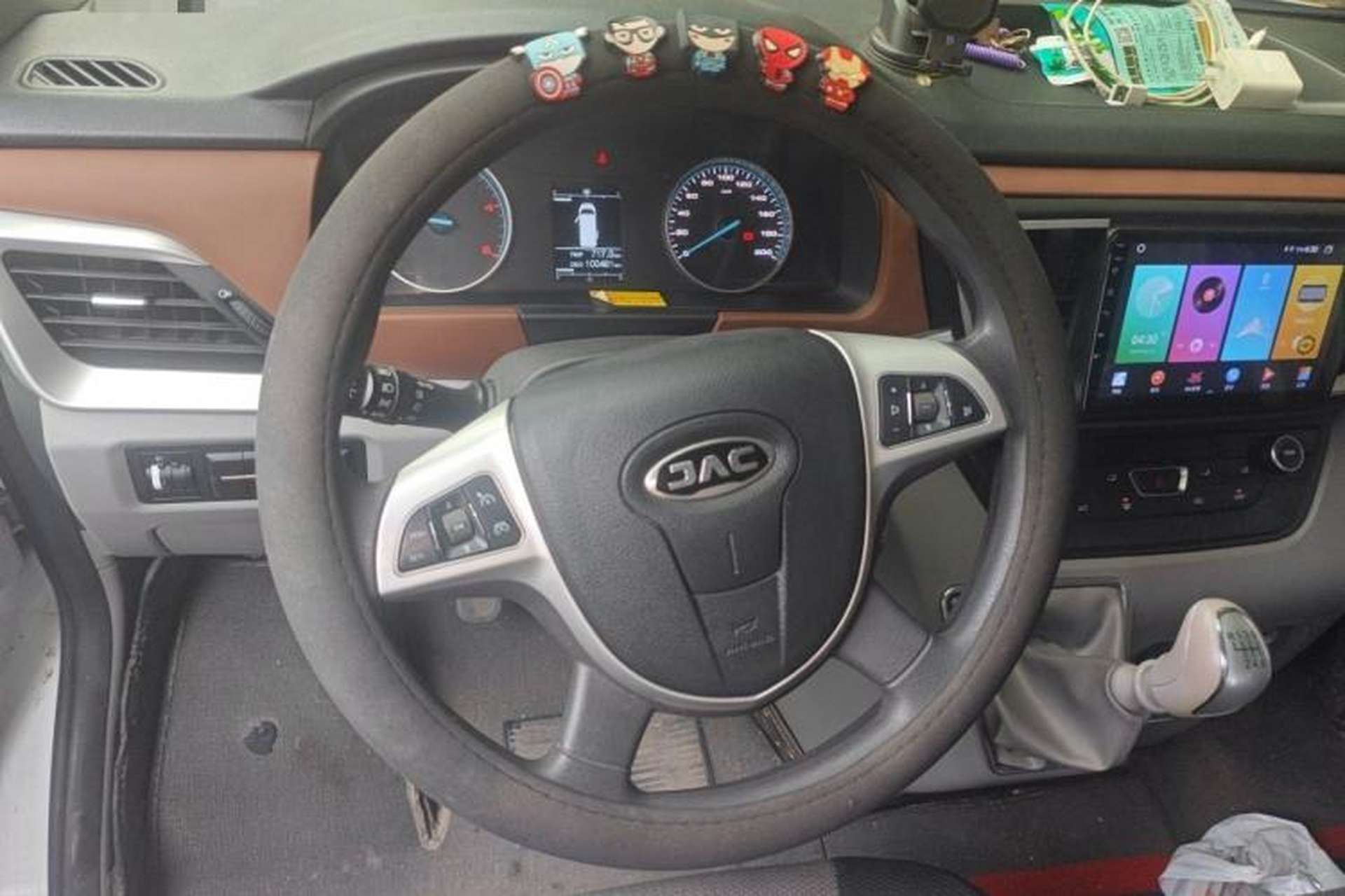 Used JAC Group Sunray 2024 2.5T 5-Series Express Version with Dual Tires Available in 5/6/7-Seater Configurations Steering Wheel