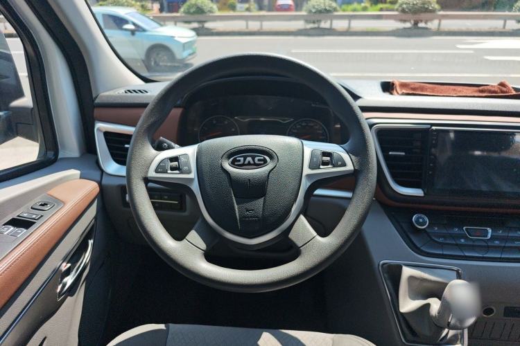 Used JAC Group Sunray 2024 2.5T Long-Wheelbase Express Dual-Tire High-Roof 5/6/7-Seater Steering Wheel