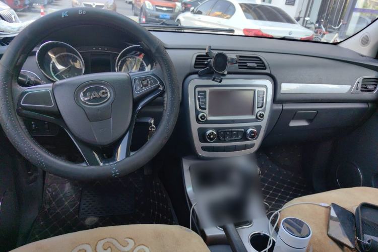 Used JAC Group T6 2015 2.8T Diesel New-Edge HFC4DA1-2C Center Console