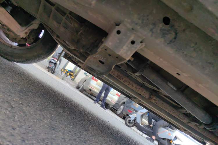 Used JAC Group T6 2015 2.8T Diesel New-Edge HFC4DA1-2C Chassis Front Left