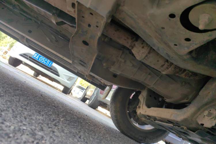 Used JAC Group T6 2015 2.8T Diesel New-Edge HFC4DA1-2C Chassis Front Right