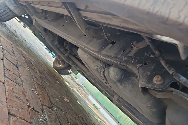 Used JAC Group T6 2015 2.8T Diesel New-Edge HFC4DA1-2C Chassis Rear Left