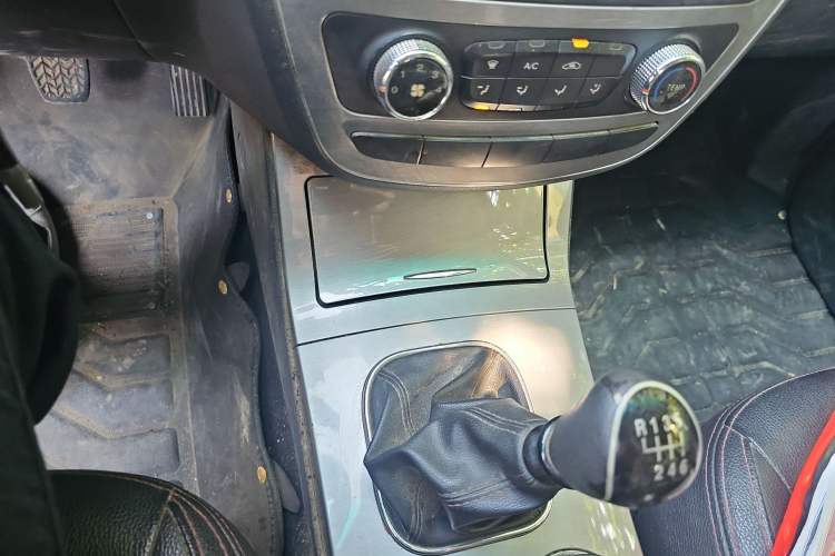 Used JAC Group T6 2015 2.8T Diesel New-Edge HFC4DA1-2C Gear Lever
