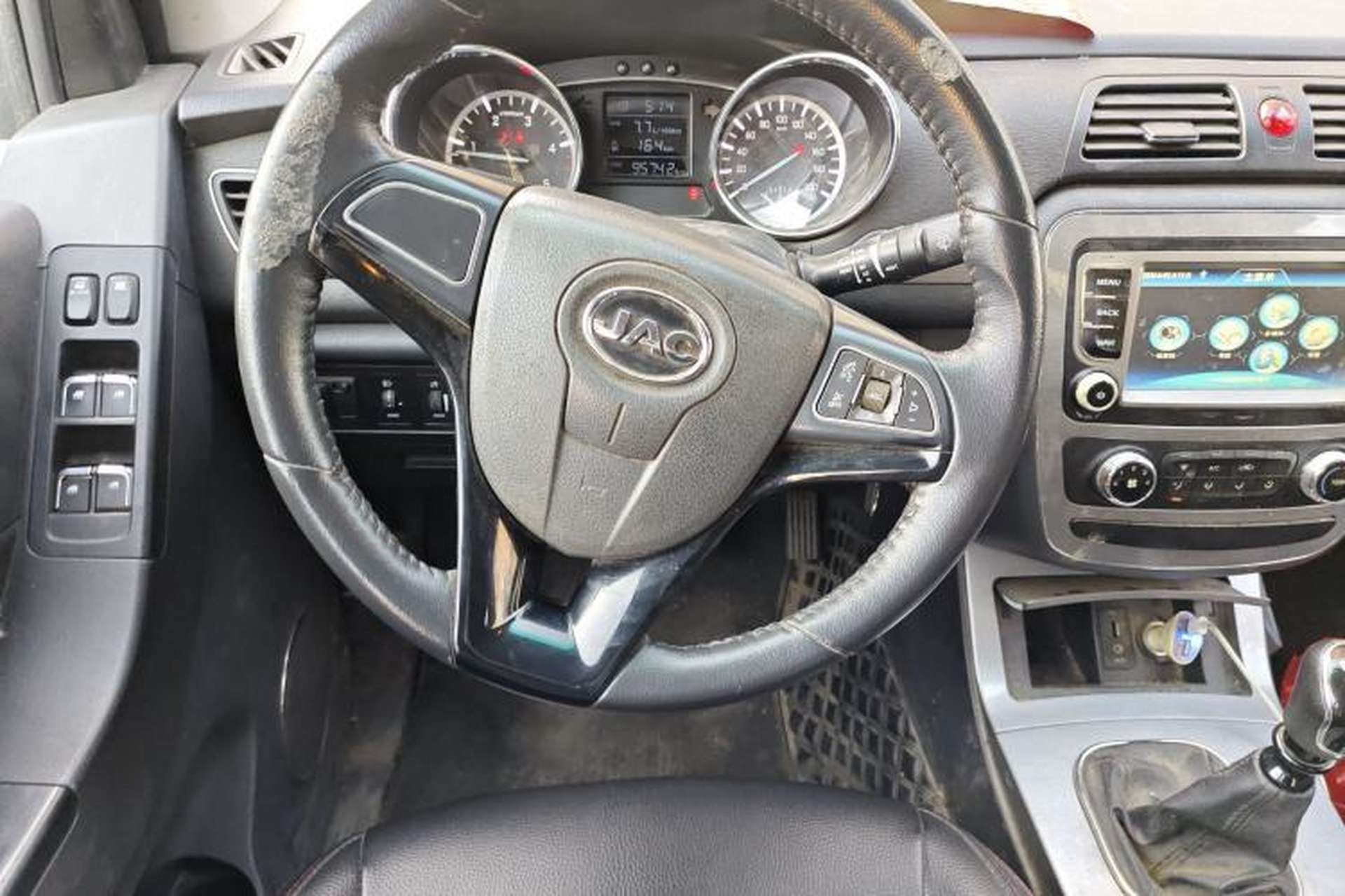 Used JAC Group T6 2015 2.8T Diesel Entry-Level Long-Wheelbase HFC4DA1-2C Steering Wheel