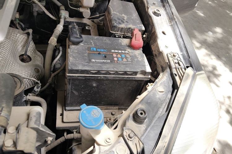 Used JAC Group T6 2016 2.0L Gasoline Flagship Long-Wheelbase HFC4GA3-3D Engine Bay Left