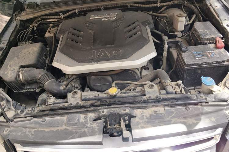 Used JAC Group T6 2016 2.0L Gasoline Flagship Long-Wheelbase HFC4GA3-3D Engine Bay