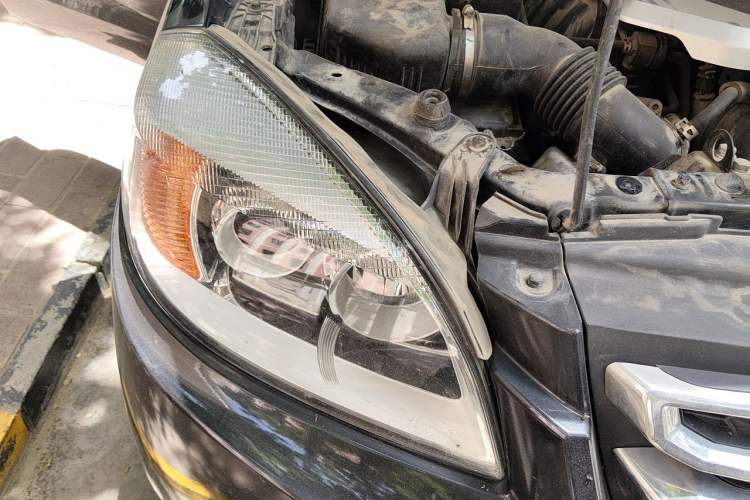 Used JAC Group T6 2016 2.0L Gasoline Flagship Long-Wheelbase HFC4GA3-3D Right Front Headlight