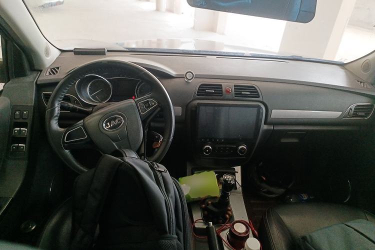 Used JAC Group T6 2016 2.8T Diesel Creator Edition Comfort Version HFC4DA1-2C Center Console
