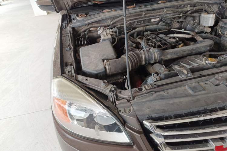 Used JAC Group T6 2016 2.8T Diesel Creator Edition Comfort Version HFC4DA1-2C Engine Bay Right