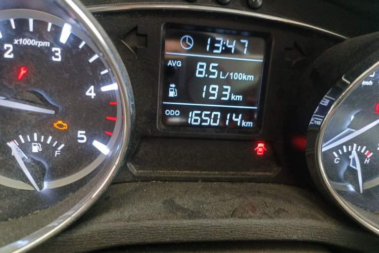 Used JAC Group T6 2016 2.8T Diesel Creator Edition Comfort Version HFC4DA1-2C Odometer Close Up