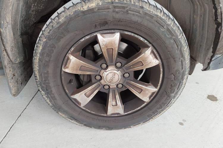 Used JAC Group T6 2016 2.8T Diesel Creator Edition Comfort Version HFC4DA1-2C Right Front Wheel Hub