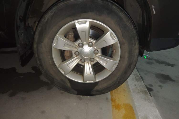 Used JAC Group T6 2016 2.8T Diesel Creator Edition Comfort Long-Wheelbase HFC4DA1-2C Right Front Wheel Hub