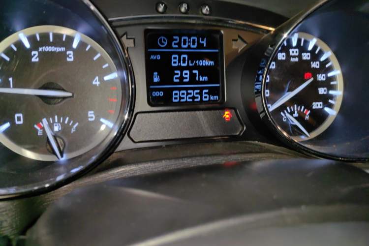 Used JAC Group T6 2016 2.8T Diesel Creator Edition Comfort Long-Wheelbase HFC4DA1-2C Odometer Close Up