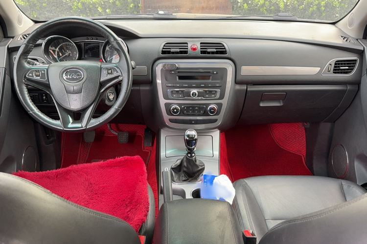 Used JAC Group T6 2017 2.0T Diesel China V Comfort Edition HFC4DB2-1D1 Interior 3