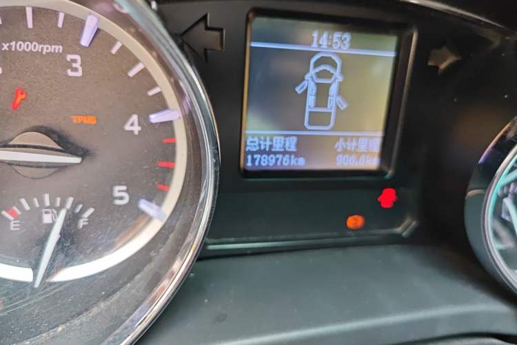 Used JAC Group T6 2017 2.0T Diesel China V Elite Version Long Wheelbase HFC4DB2-1D1 Odometer Close Up