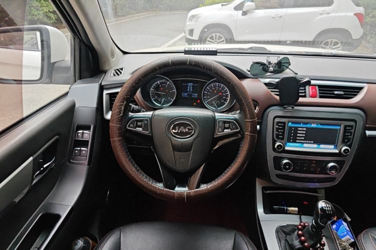 Used JAC Group T6 2017 2.0T Diesel China V Elite Version Long Wheelbase HFC4DB2-1D1 Steering Wheel