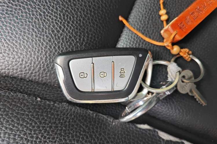Used JAC Group T6 2017 2.0T Diesel China V Elite Version Long Wheelbase HFC4DB2-1D1 Vehicle Key
